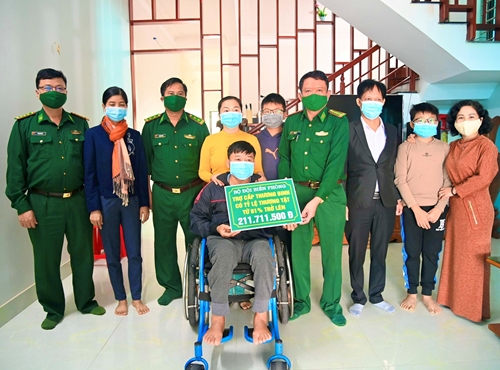 BĐBP Nghệ An: Trao trợ cấp tặng quân nhân bị thương khi truy bắt tội phạm ma túy